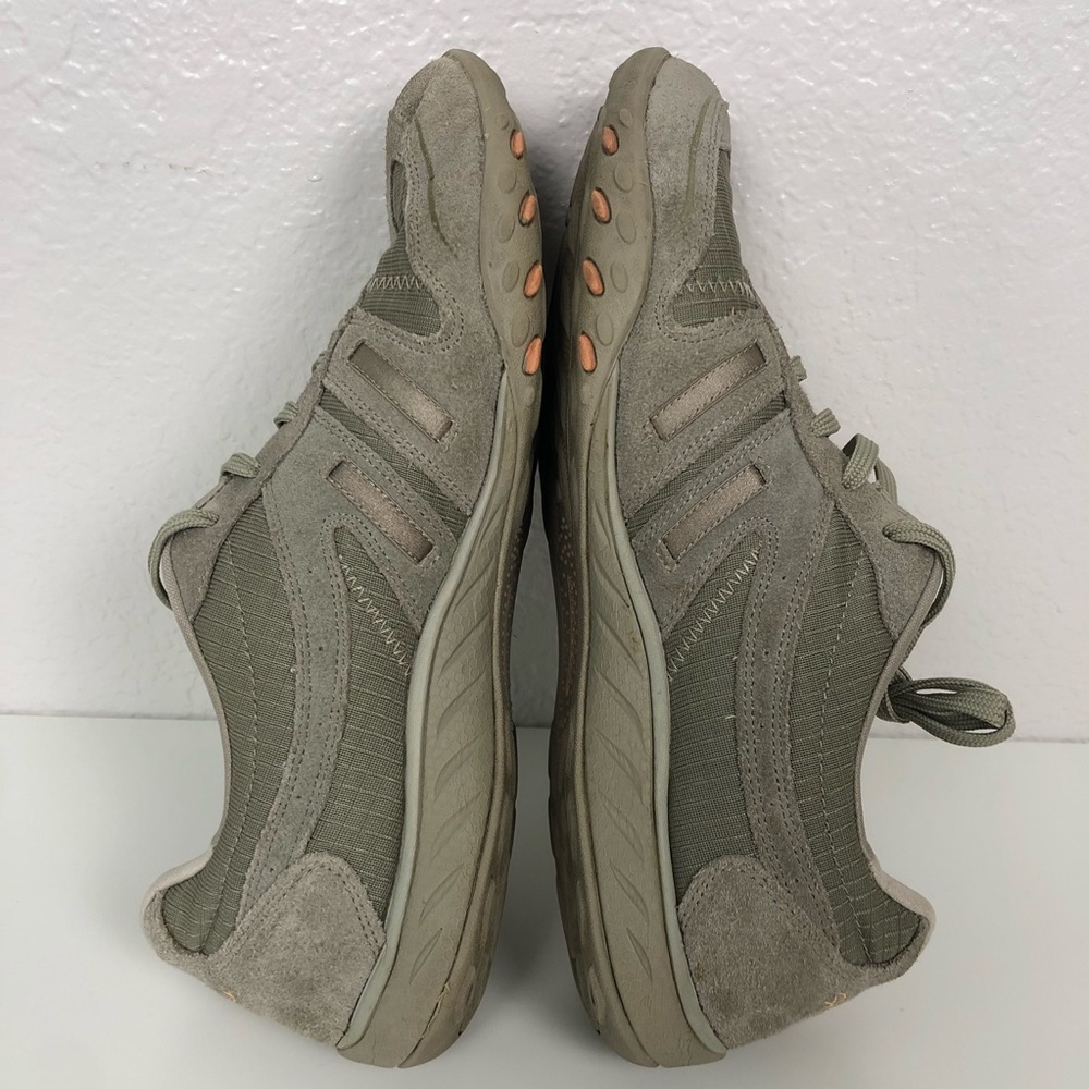 Skechers Breathe Easy Jackpot Memory Foam Sneaker